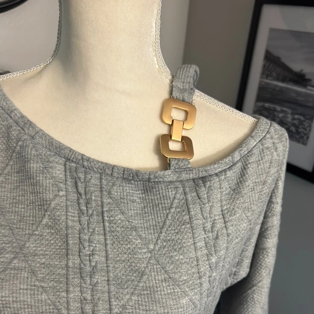 Elegant Gray Knit Dress - Picture 3 of 6